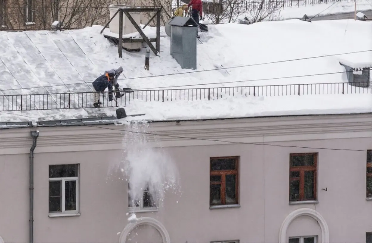 Очистка крыш от снега